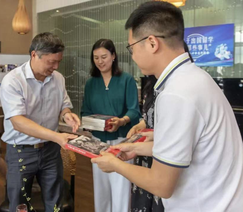 leyu乐鱼在线官网成功举办首期高层次人才学术午餐会(图)